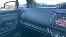 Toyota Yaris 1.33 VVT-i Design 5dr Petrol Hatchback